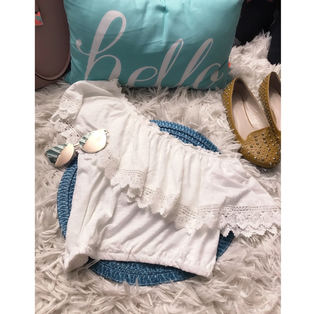 One shoulder white lace crop top❤️❤️❤️❤️🔥🔥🔥🔥